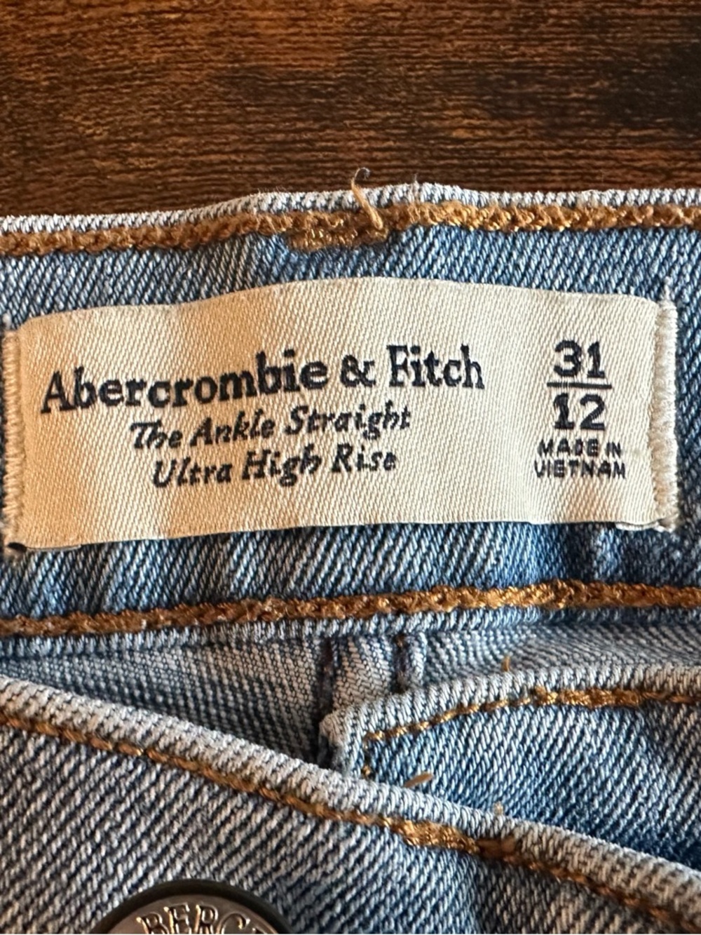 Women’s Abercrombie & Fitch Light BlueAnkle Straight Ultra High Rise Jeans - Picture 5 of 5